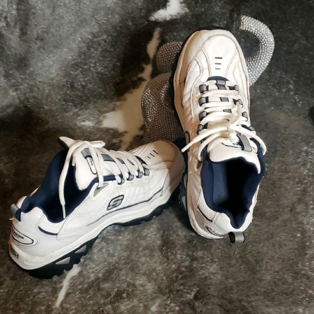 SKECHERS